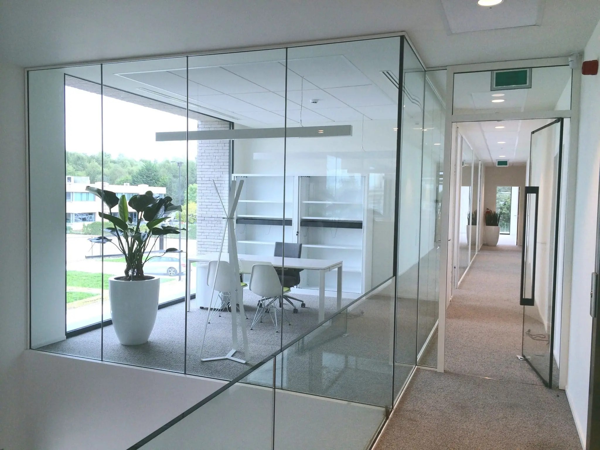 Glass partition